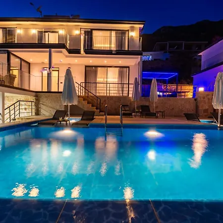 Bella Rose Is A Stunning With A Sea View *