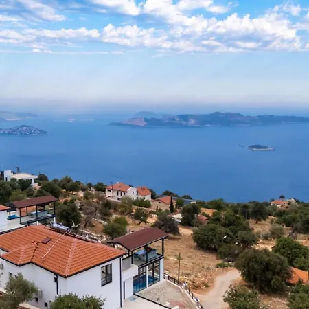 Bella Rose Is A Stunning With A Sea View *