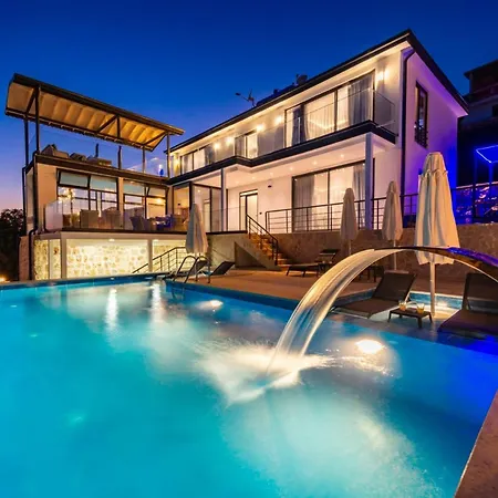 Bella Rose Is A Stunning With A Sea View *